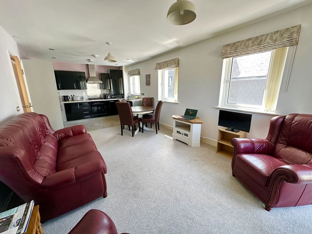 Property photo 2 of 12