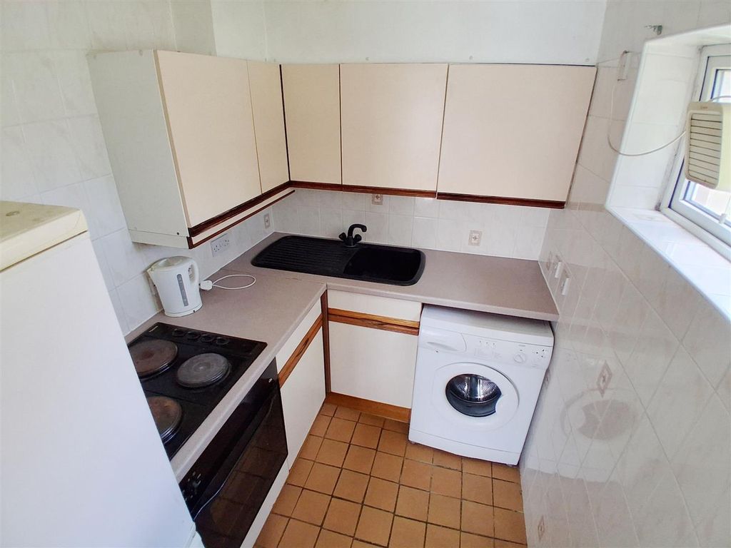 Property photo 3 of 8 1