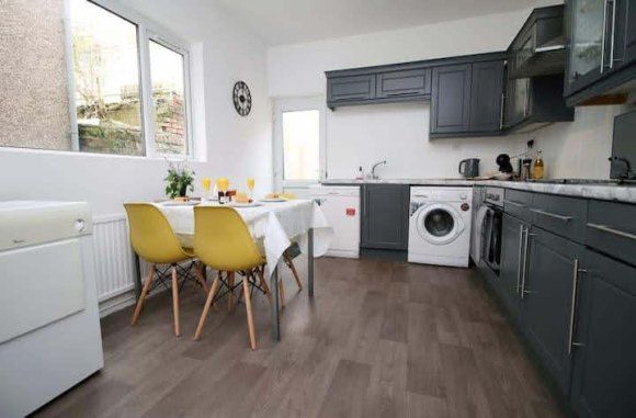 Property photo 2 of 11 Kitchen 1