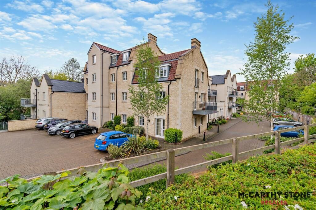 Property photo 1 of 16 Lambrook Court