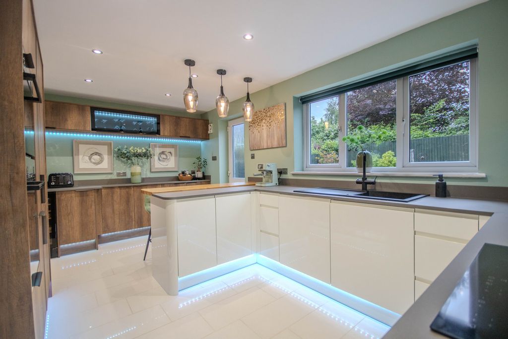 Property photo 1 of 33