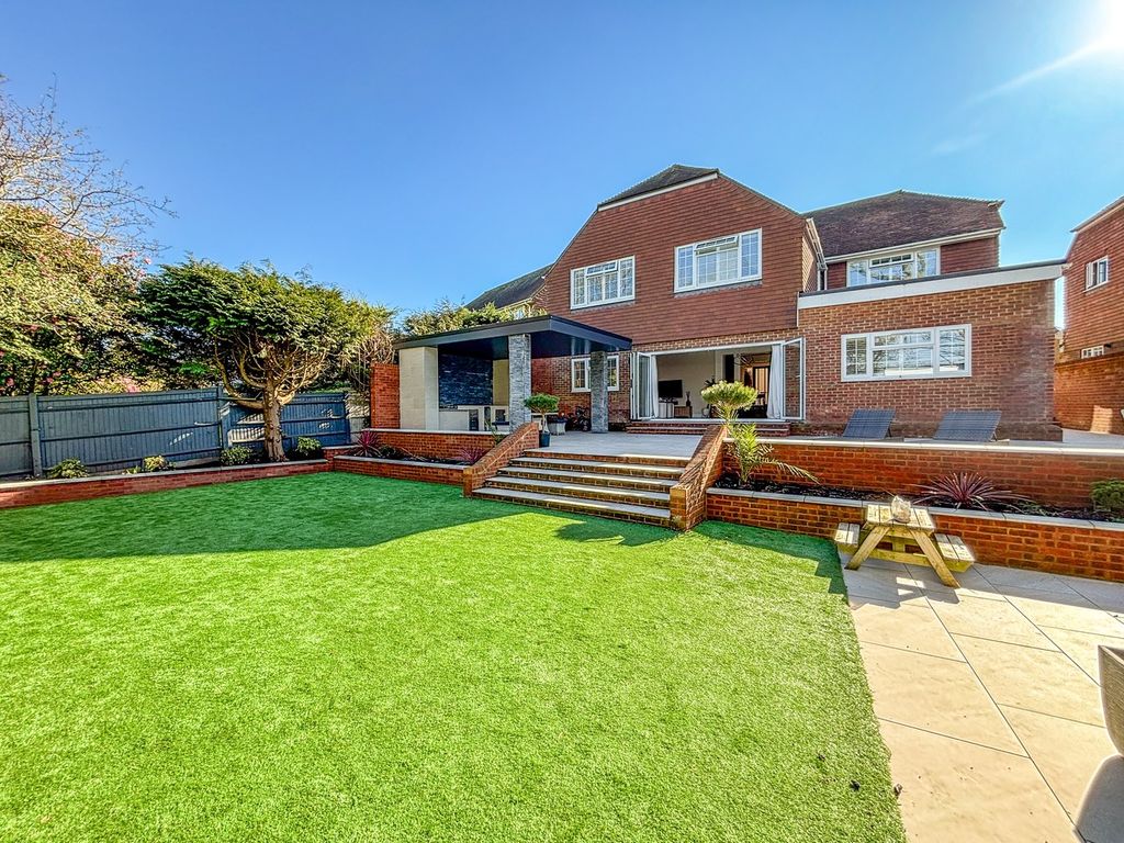 Property photo 1 of 32