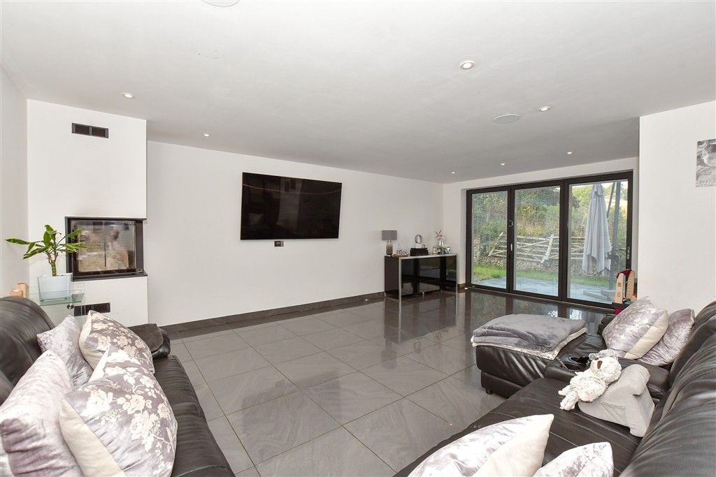 Property photo 2 of 19 Sitting Area