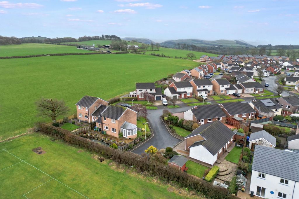 Property photo 2 of 21