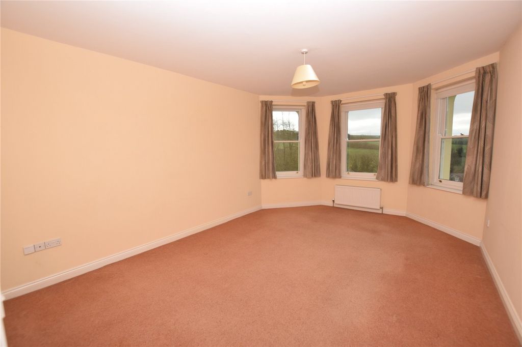 Property photo 3 of 6 Living Room