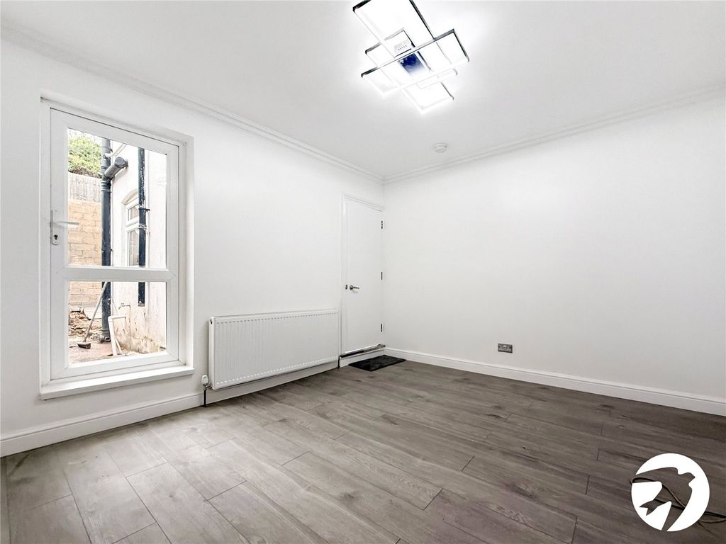 Property photo 3 of 8 Picture No. 07