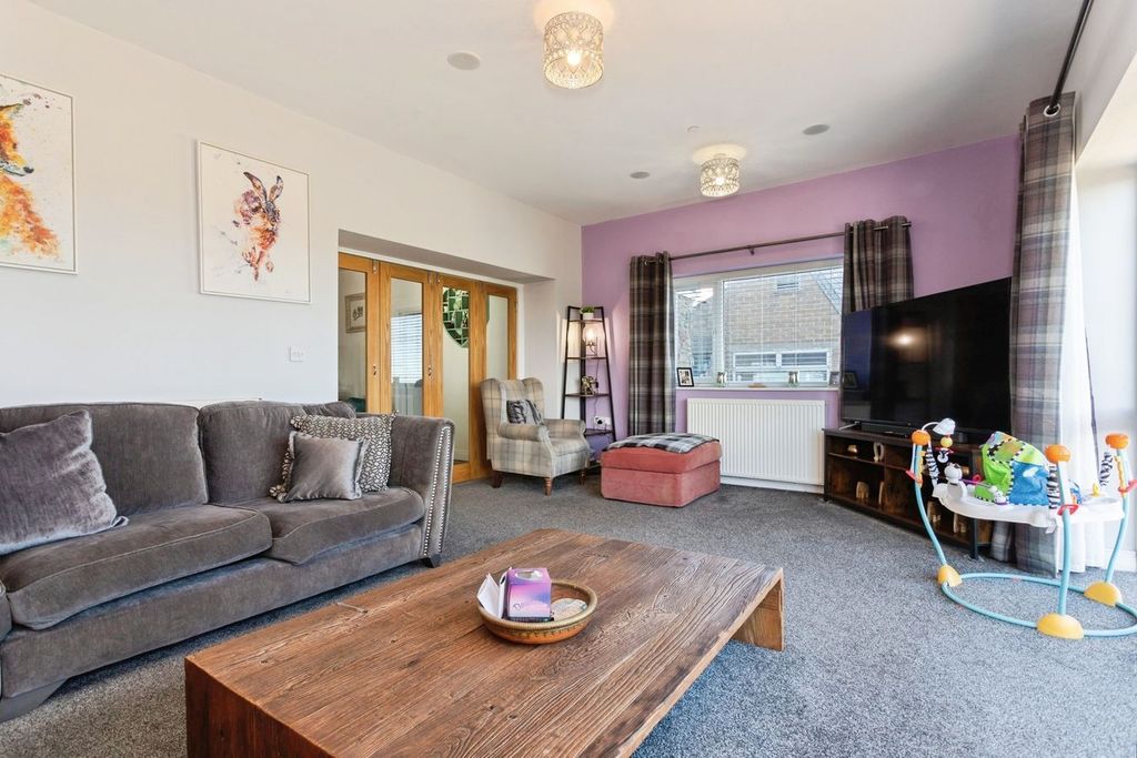 Property photo 3 of 32
