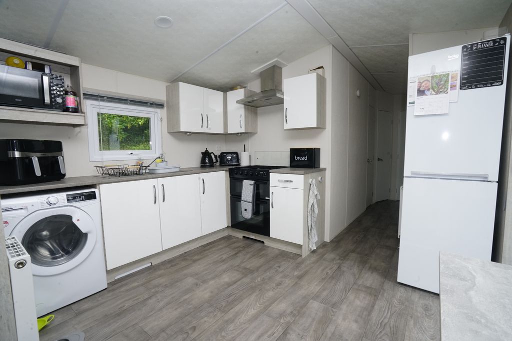 Property photo 3 of 24