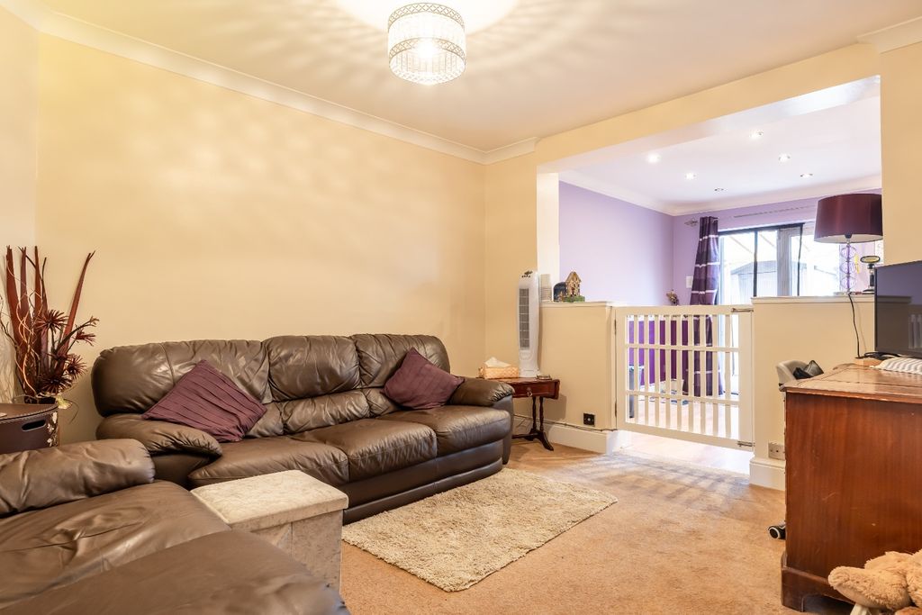 Property photo 2 of 19 4426151