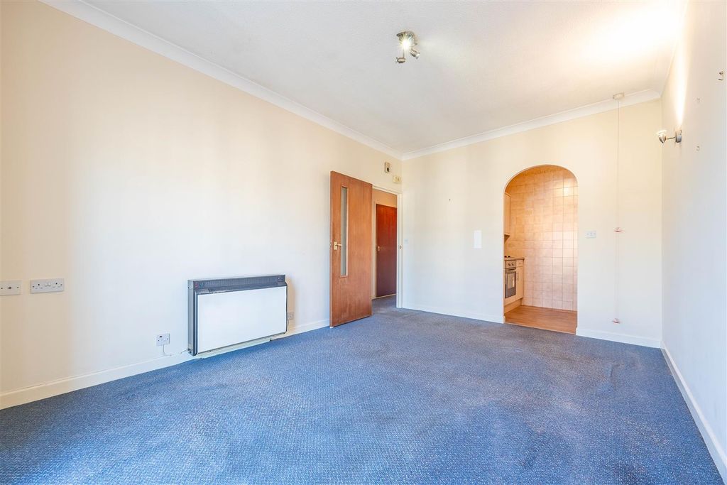 Property photo 3 of 14 Lounge/Diner