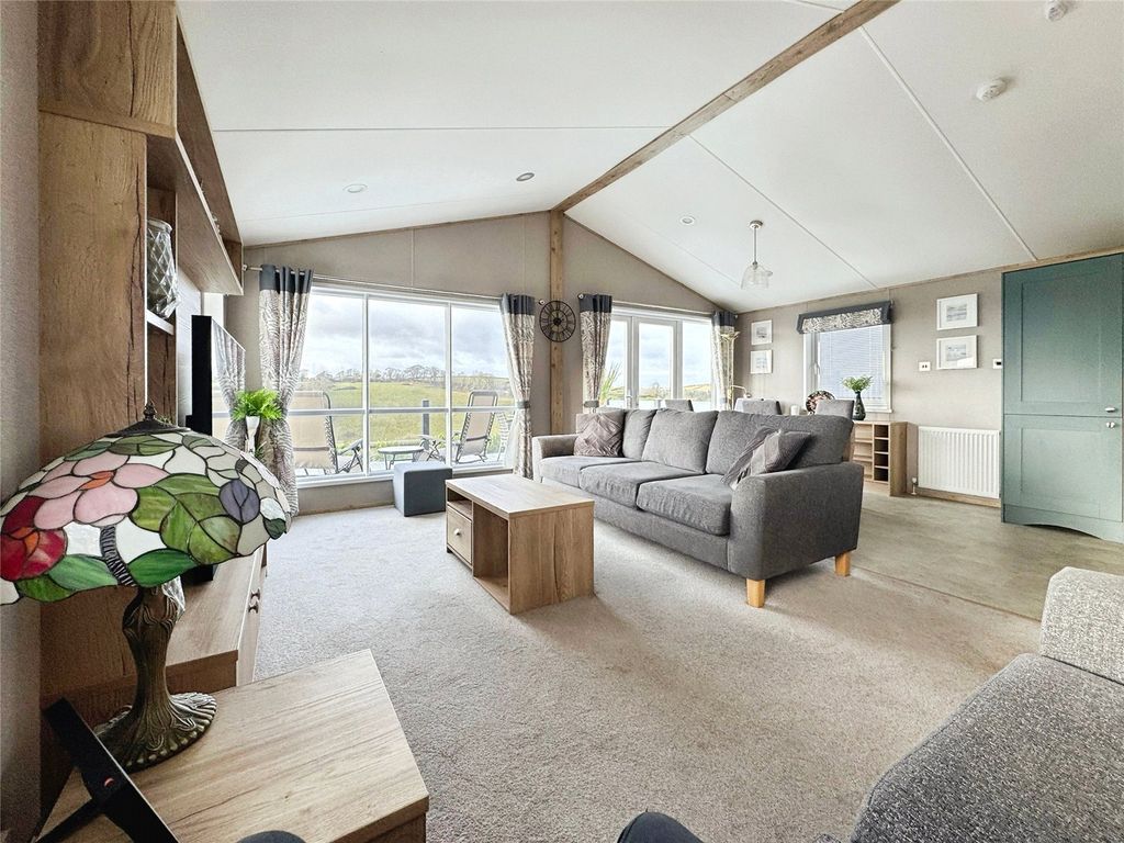 Property photo 2 of 31 Open Plan