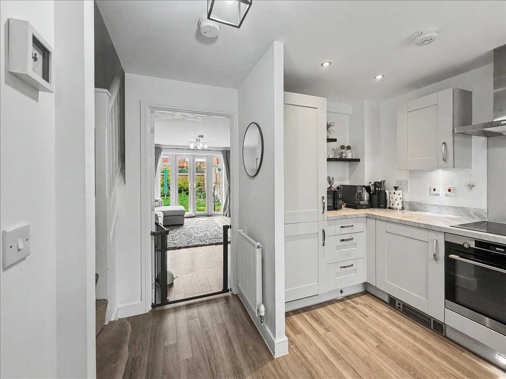 Property photo 2 of 14 Entrance Hall