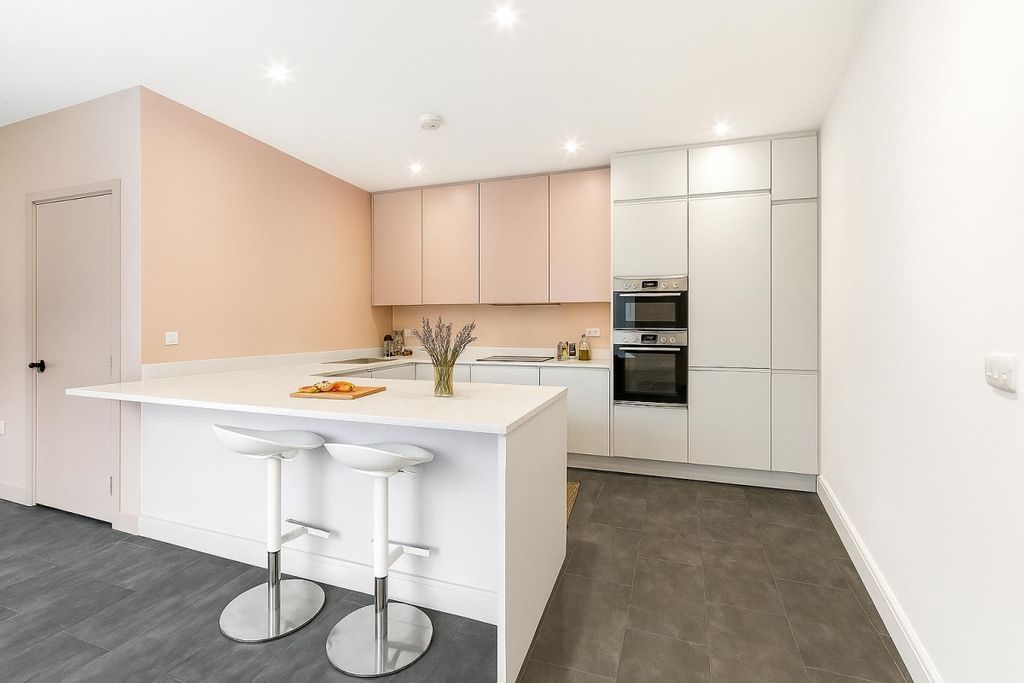 Property photo 2 of 10 Kitchen 1