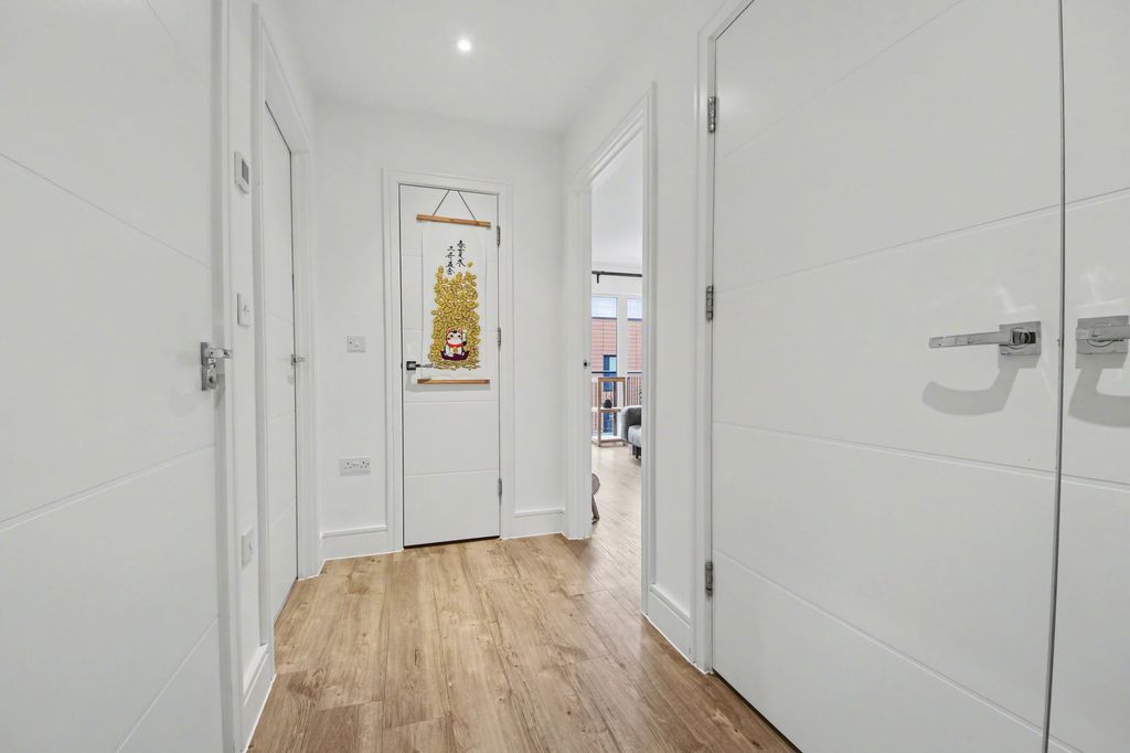 Additional image 10 of 1 bed flat for saleThomas Blake Avenue, Southampton SO14