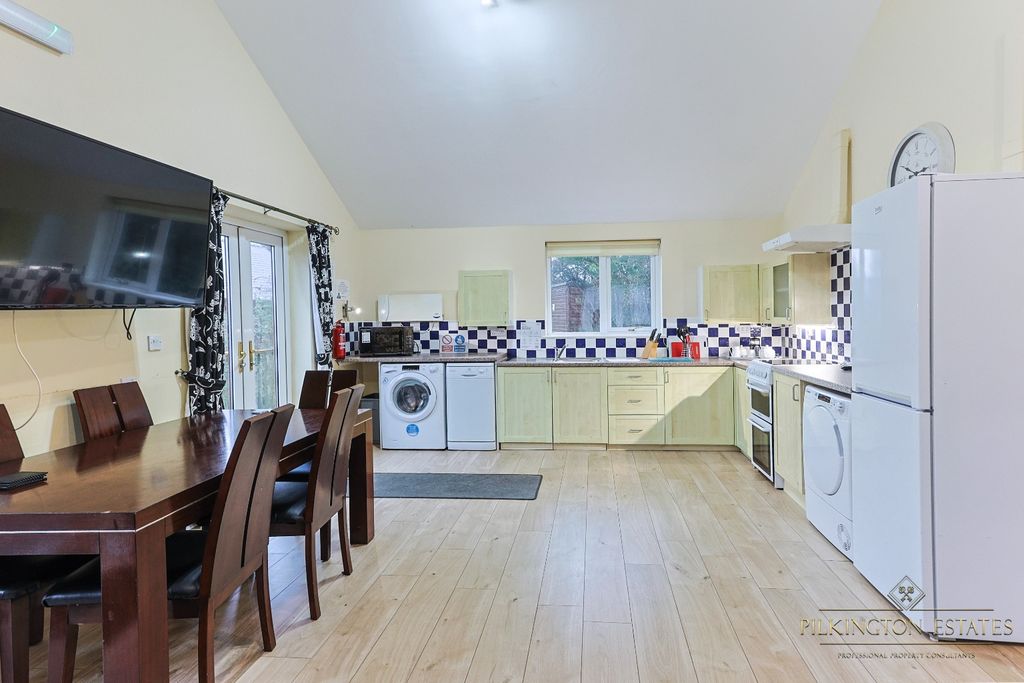 Property photo 3 of 19 4699845