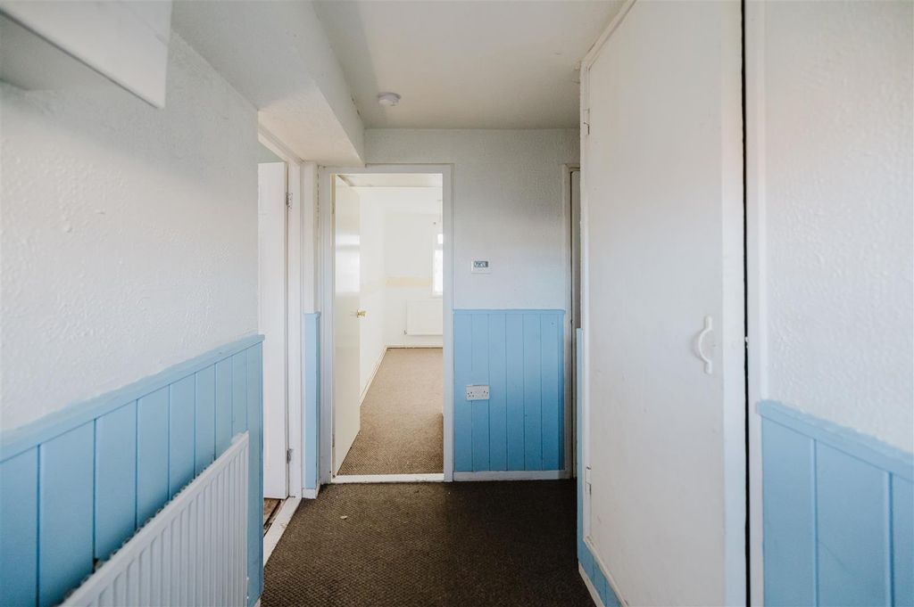 Property photo 3 of 19 Hallway