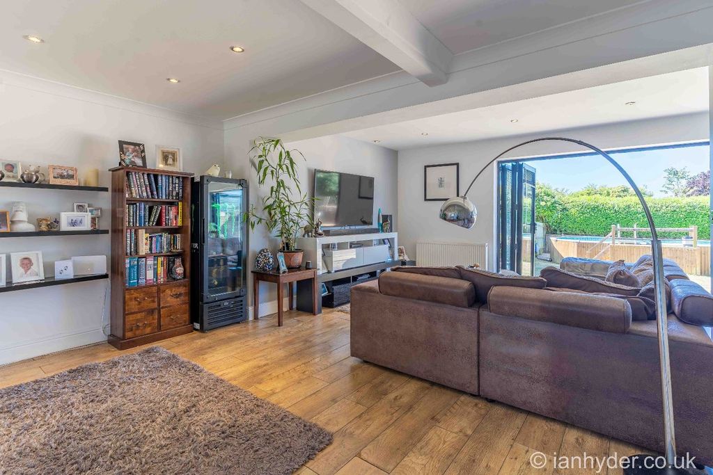 Property photo 2 of 18