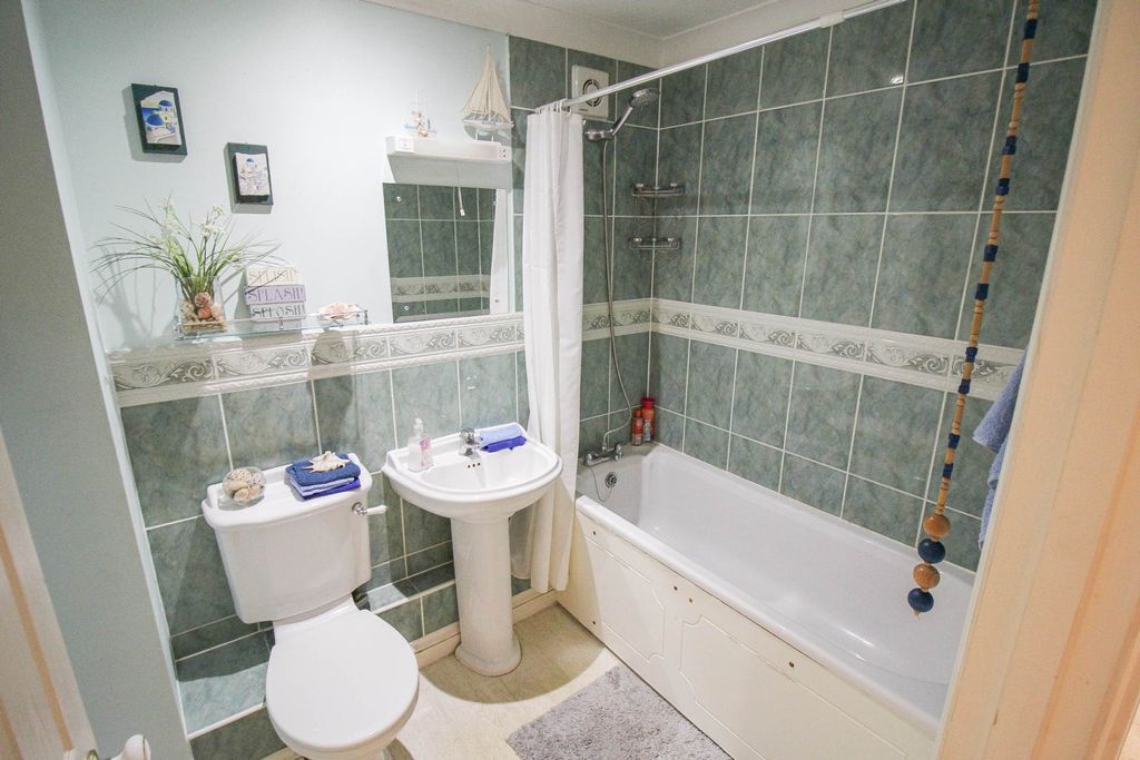 Additional image 20 of 3 bed flat for saleRoyal Sands, Beach Road, Weston-Super-Mare BS23