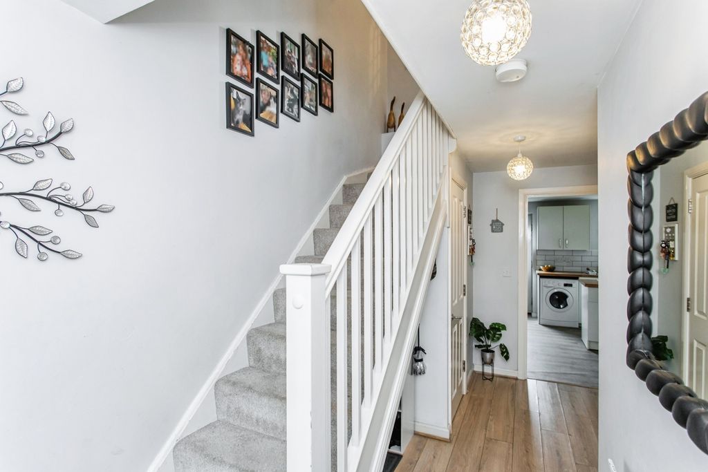 Property photo 2 of 20 Entrance Hall
