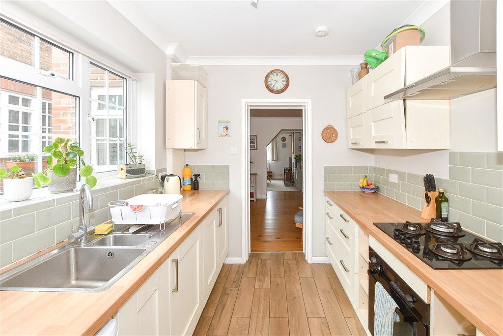 Property photo 3 of 14 Kitchen