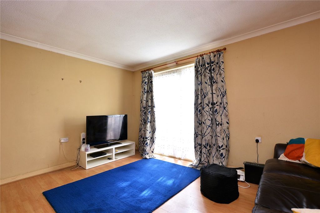 Property photo 2 of 8 Picture No. 15