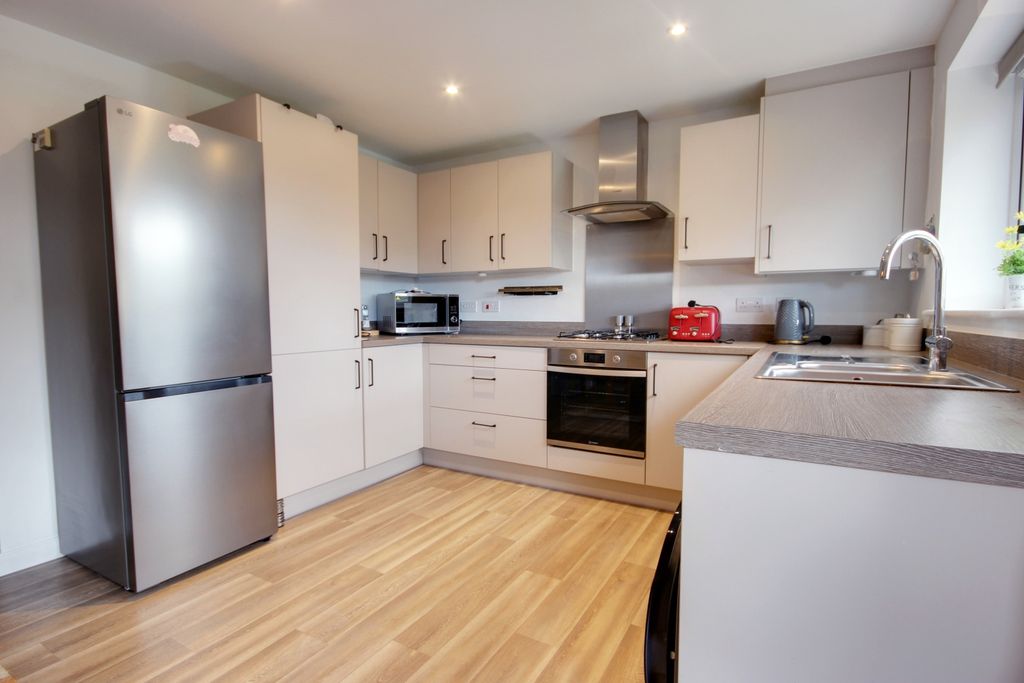 Property photo 3 of 18 1 Kit Din C