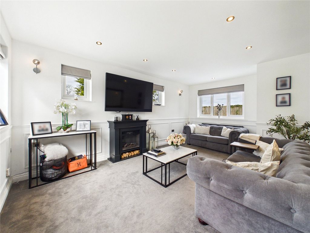 Property photo 2 of 33 Picture No. 28