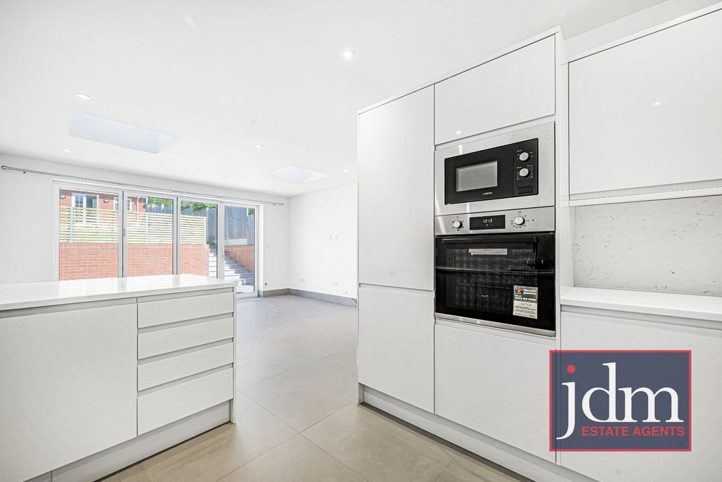 Property photo 2 of 19 Kitchen