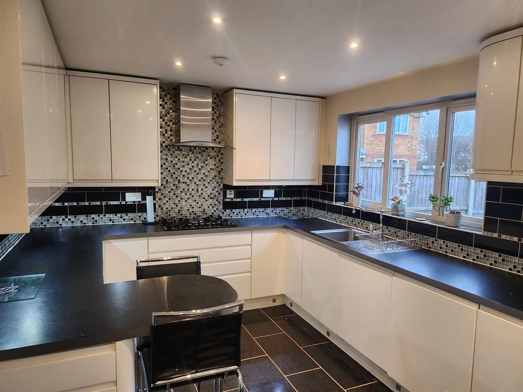 Property photo 3 of 22 Img-20251223-Wa0007.Jpg