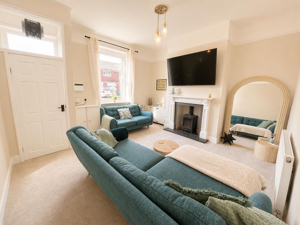 Property photo 2 of 11 Lounge