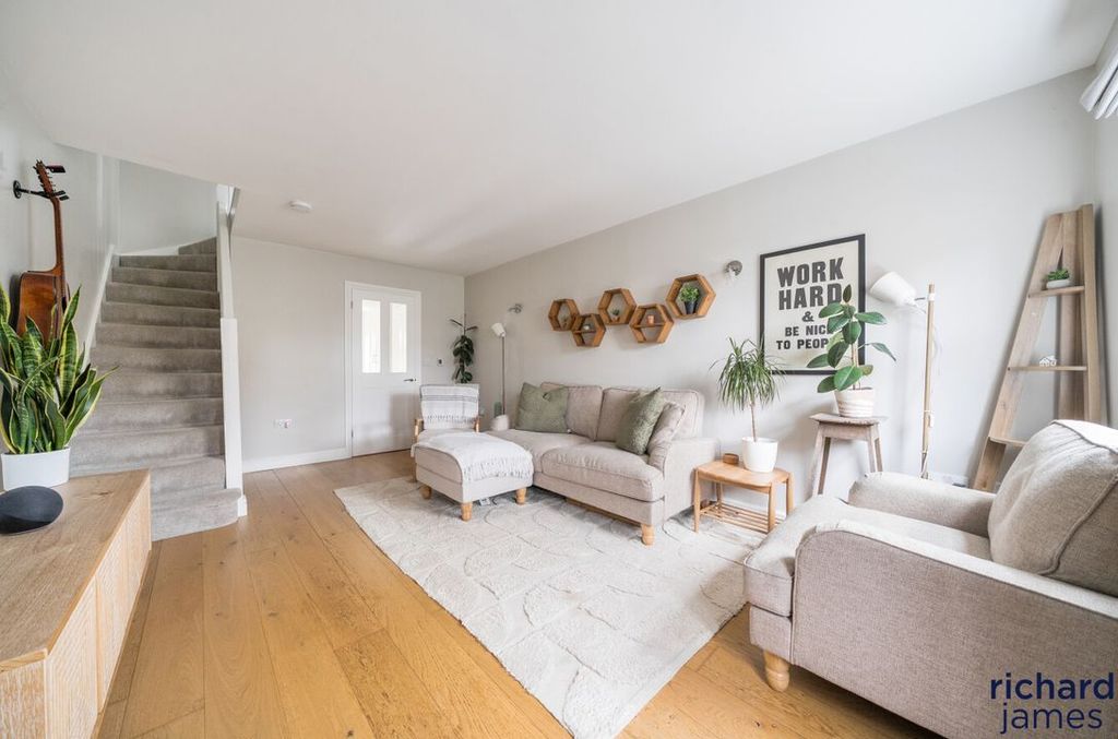 Property photo 2 of 12 E01Ccda013d04514B6Fb188Cfc85c0c1