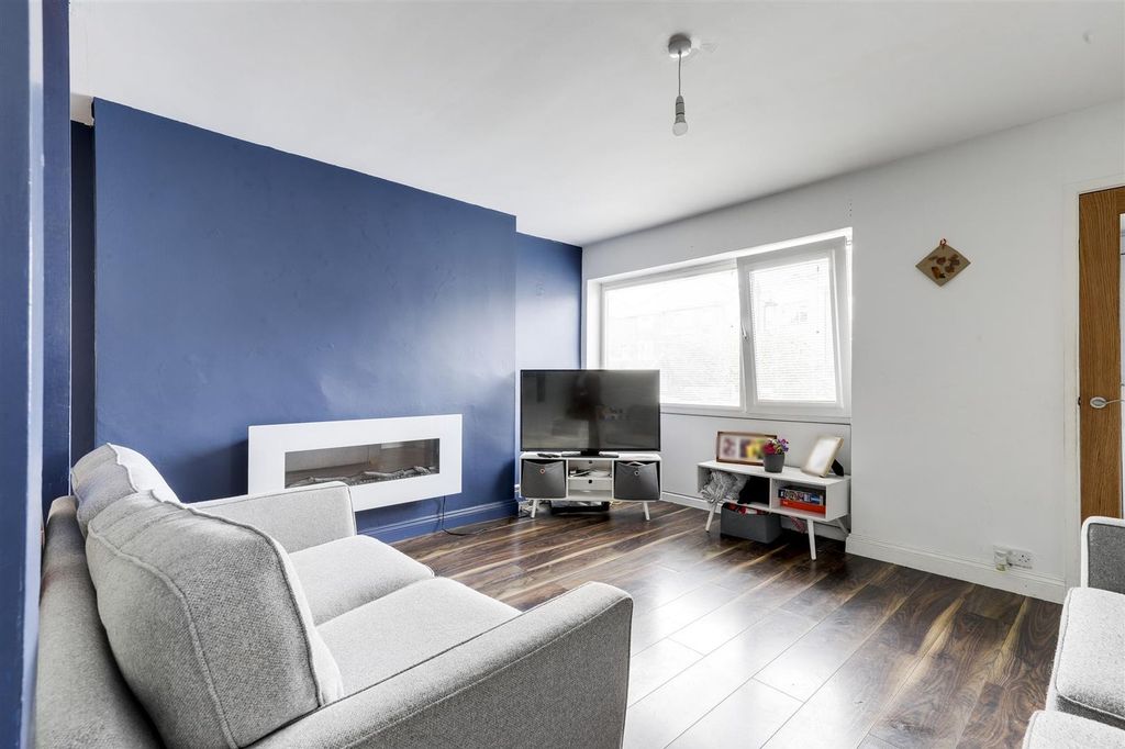 Property photo 2 of 24