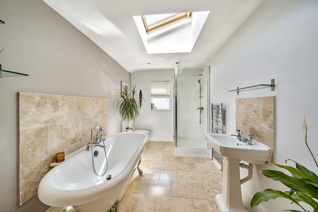 Property photo 3 of 26