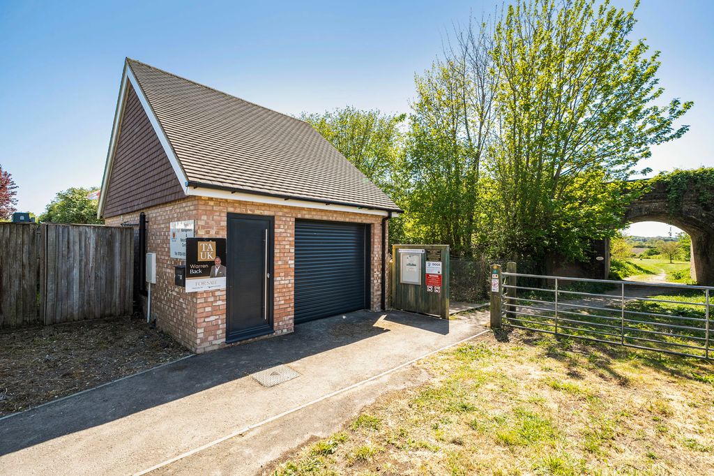 Property photo 1 of 6
