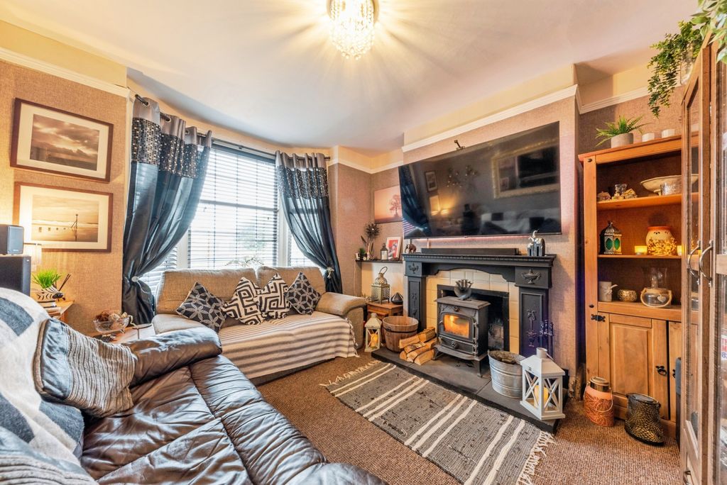 Property photo 3 of 12 11_Belvoir_Avenue-12