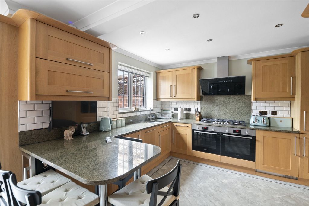 Property photo 3 of 21 Picture No. 12