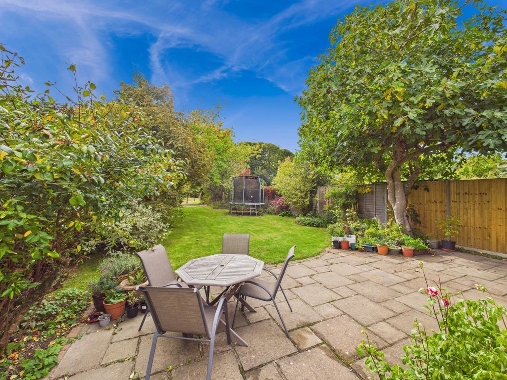 Property photo 3 of 22 Cam01354G0-Pr0594-Still002