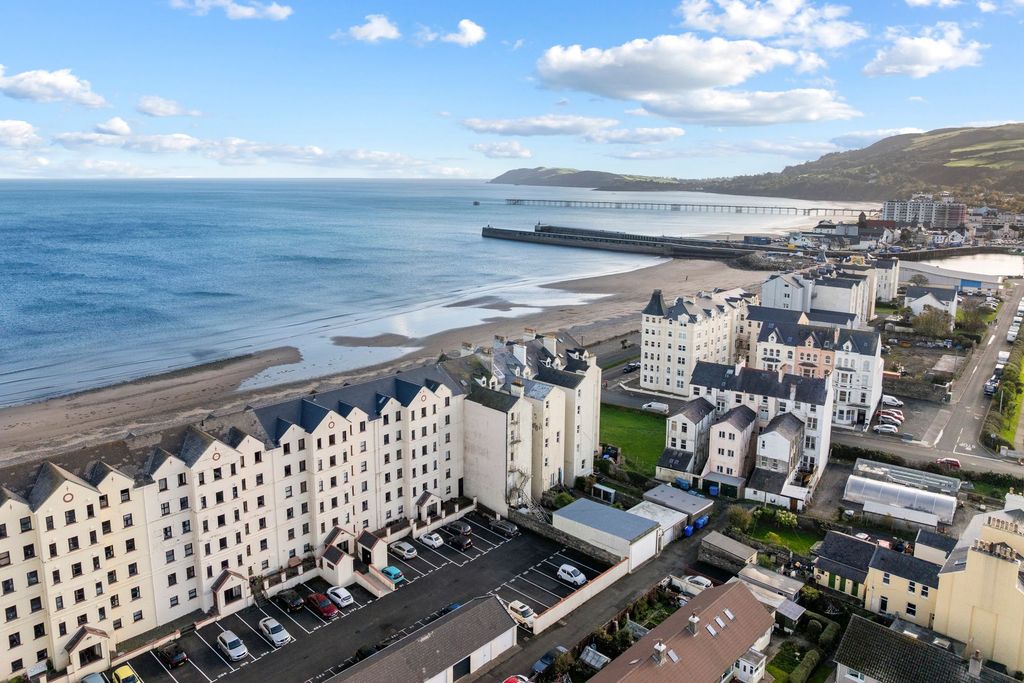 Property photo 2 of 19