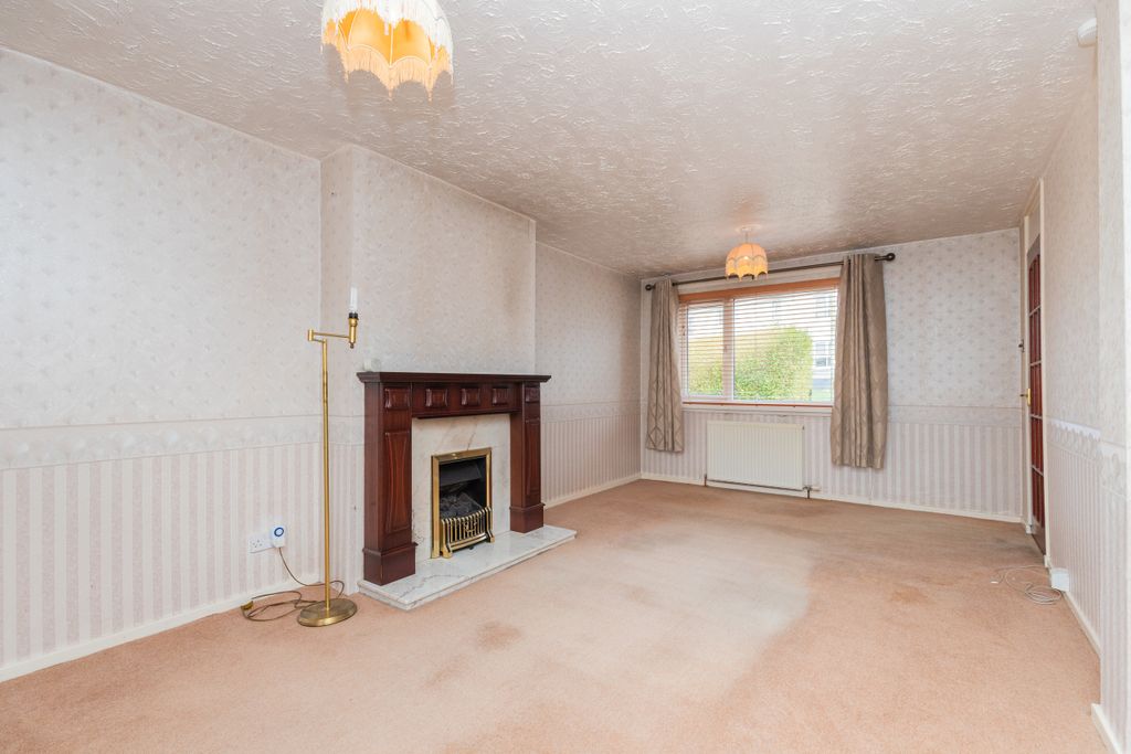 Property photo 3 of 16 49 Oliphant Crescent, Pa2 0Da-1