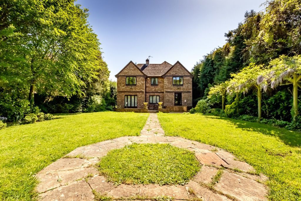 Property photo 1 of 19 External