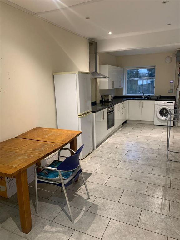 Property photo 1 of 9 Kitchen And Dining Room - 373 Wellington .Jpg