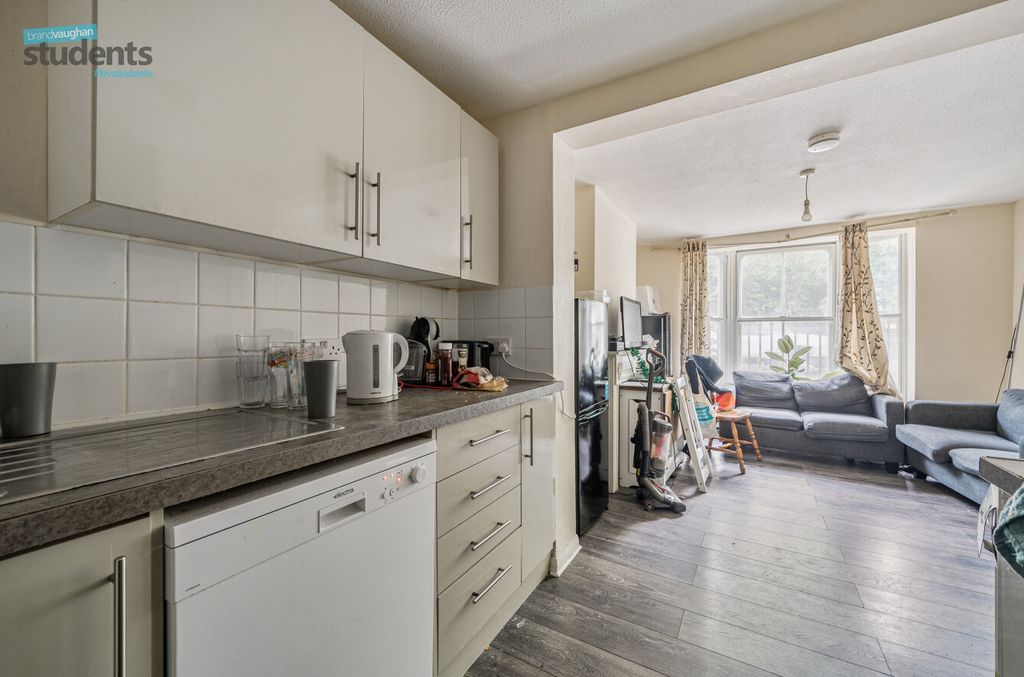 Property photo 2 of 10 6B0F7141-F20A-458...