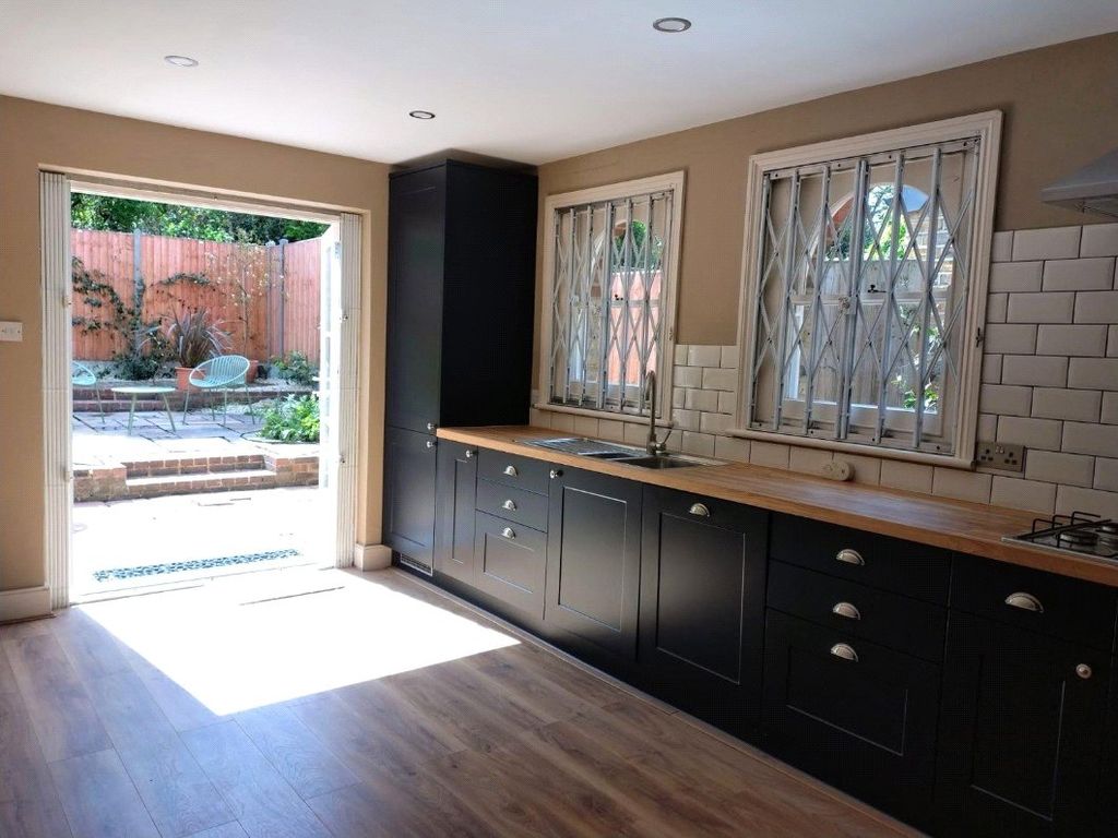 Property photo 3 of 14 Kitchen