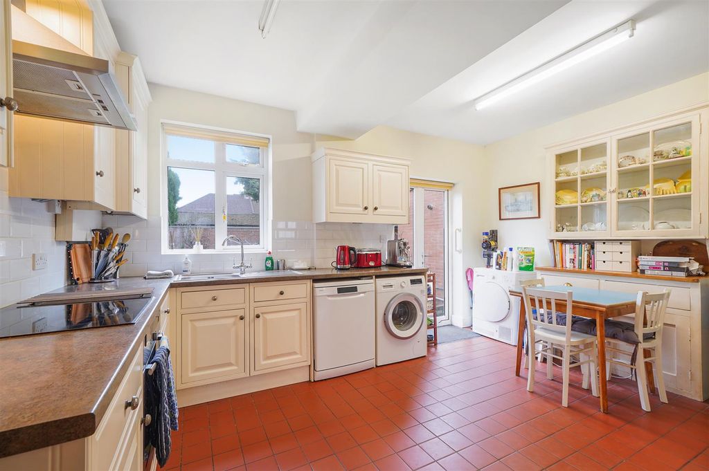 Property photo 3 of 12 Kitchen