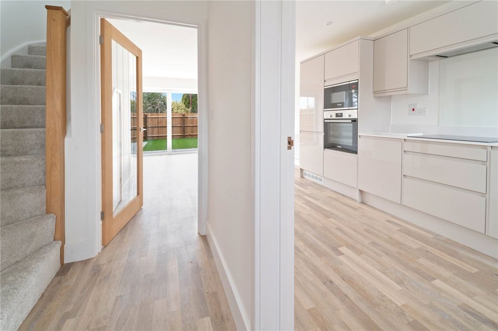 Property photo 2 of 10 Entrance Hall