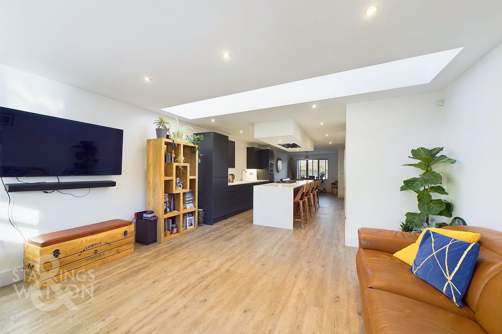 Property photo 2 of 30