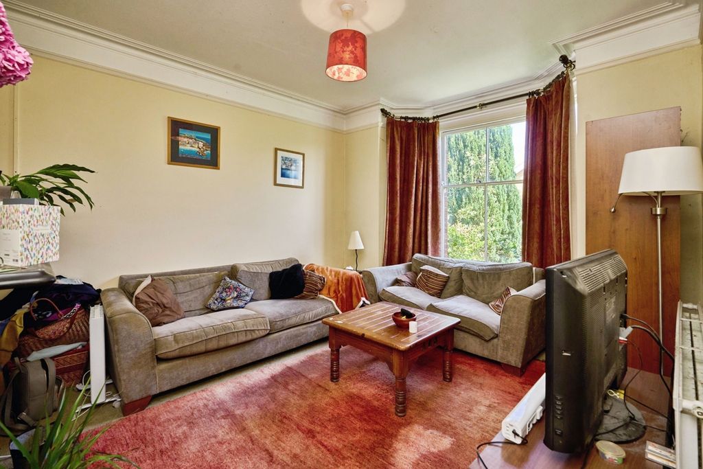Property photo 2 of 14 Lounge