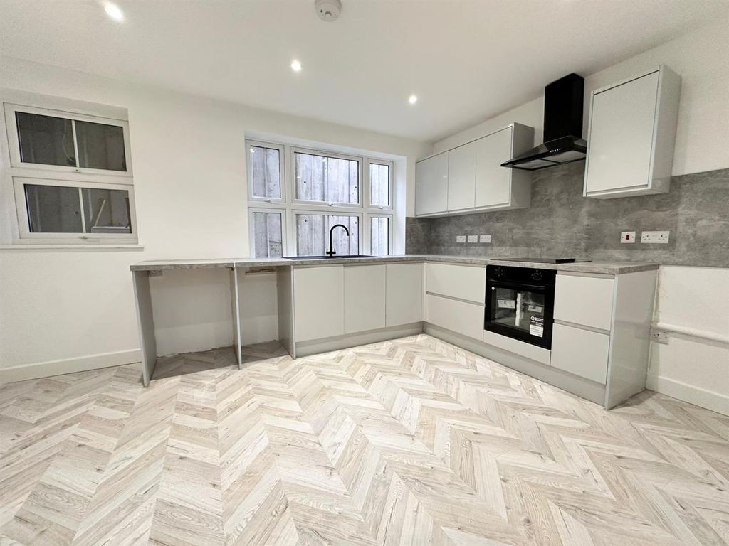 Property photo 3 of 15 Whatsapp Image 2025-10-10 At 5.14.49 Pm (1).Jpeg