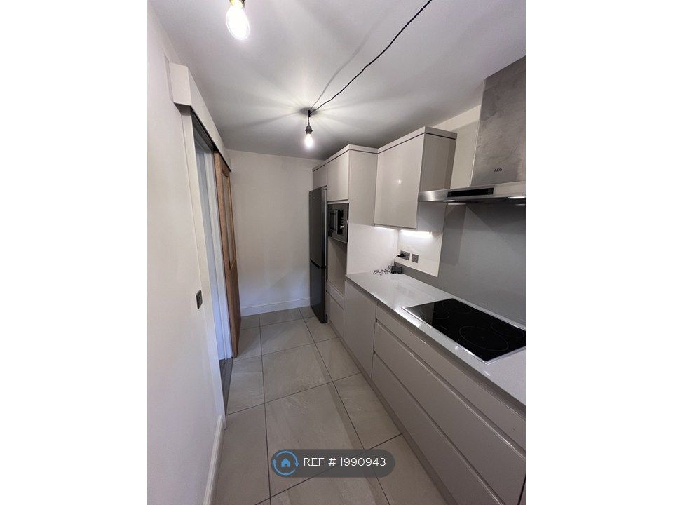 Property photo 2 of 7 Kitchen