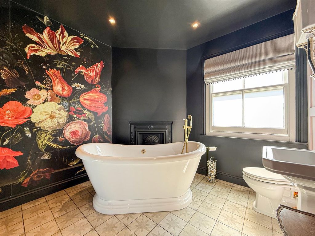 Property photo 3 of 38 Bathroom